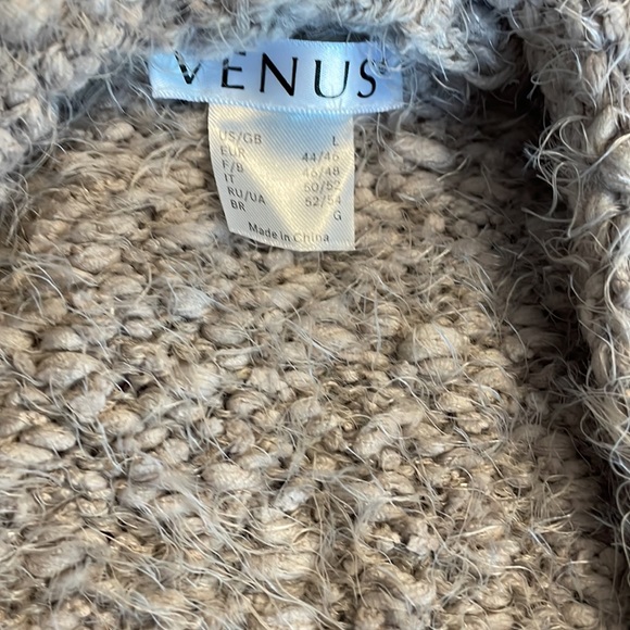 Soft beautiful Venus sweater - Picture 2 of 3